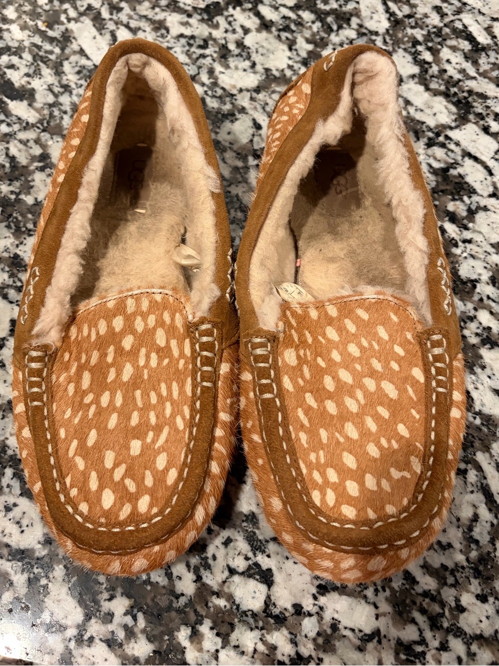 UGG Ansley Idyllwild Slippers in Chestnut